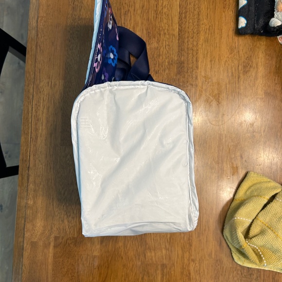 Vera Bradley Lunch Tote - Picture 12 of 16